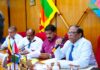 படையினர் வசமுள்ள மக்கள் காணிகளை விடுவிக்குமாறு ஆளுநர் கோரிக்கை!