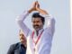 ஆளப்போறான் தமிழன்: விசில் அடித்து கொண்டாட்டம்!!