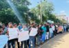 சொல்லிசைப் பாடகரை உடனே விடுதலை செய்! – கிளிநொச்சியில் மாபெரும் கவனவீர்ப்புப் போராட்டம்