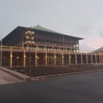 வெசாக் அலங்காரங்களால் ஒளிரும் பாராளுமன்றம்