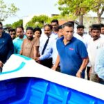டித்வா புயலால் பாதிக்கப்பட்ட மீனவர்களுக்கு படகுகள், வலைகள் வழங்கிவைப்பு