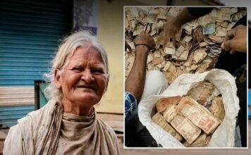 30 மூட்டைகளில் லட்சக்கணக்கில் பணம் : யாசகம் பெற்று வாழ்ந்து மறைந்த மூதாட்டி வீட்டில் கண்டெடுப்பு
