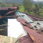 சீரற்ற காலநிலை: லயன் குடியிருப்பு சேதம்
