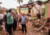 அரச மரக்கிளை முறிந்து விழுந்து 6 லயன் அறைகள் சேதம்