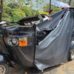 டிக்கோயா வைத்தியசாலைக்கு அருகில் கோர விபத்து: ஆட்டோ சாரதி படுகாயம்