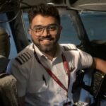 நடு வானில் கத்திக்குத்துக்கு இலக்கான நிலையிலும் 174 பயணிகளின் உயிரை பாதுகாத்த இந்திய விமானி