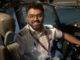 நடு வானில் கத்திக்குத்துக்கு இலக்கான நிலையிலும் 174 பயணிகளின் உயிரை பாதுகாத்த இந்திய விமானி