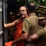 சிறை தண்டனை ஆரம்பம்: கைதிகளுக்கான சீருடையில் ஞானசார தேரர்